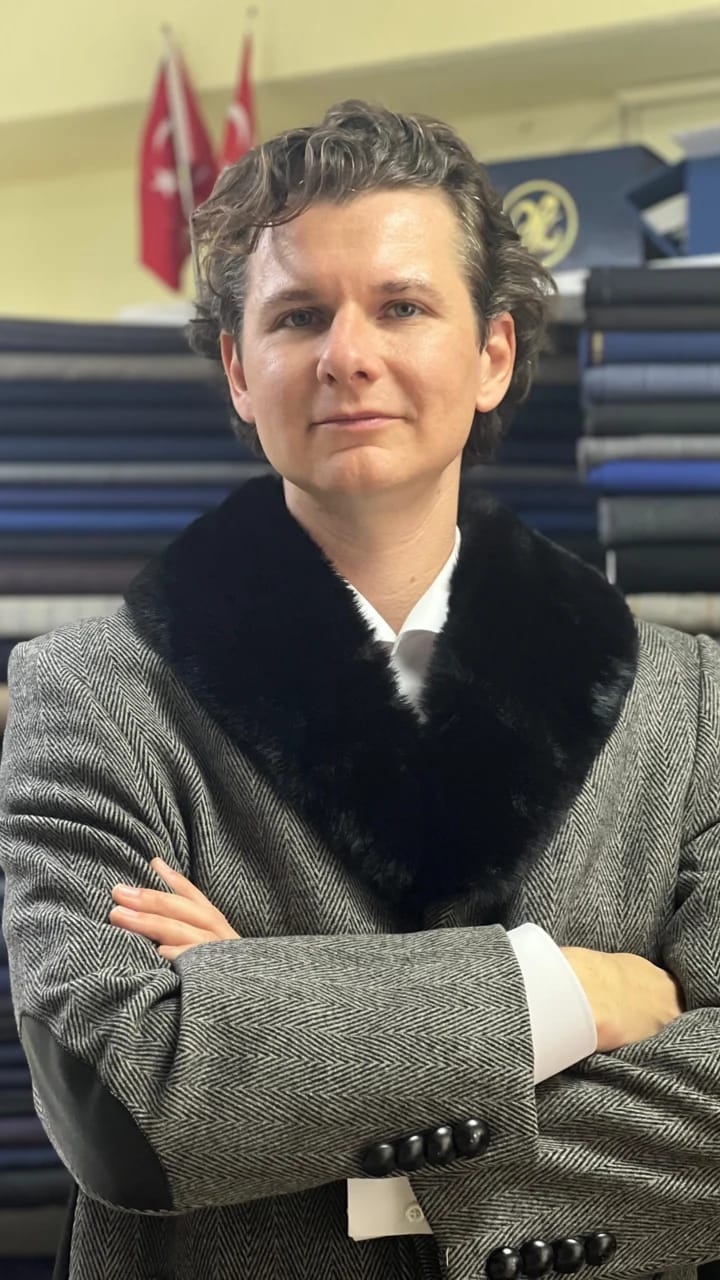 Kürk yakalı balıksırtı palto